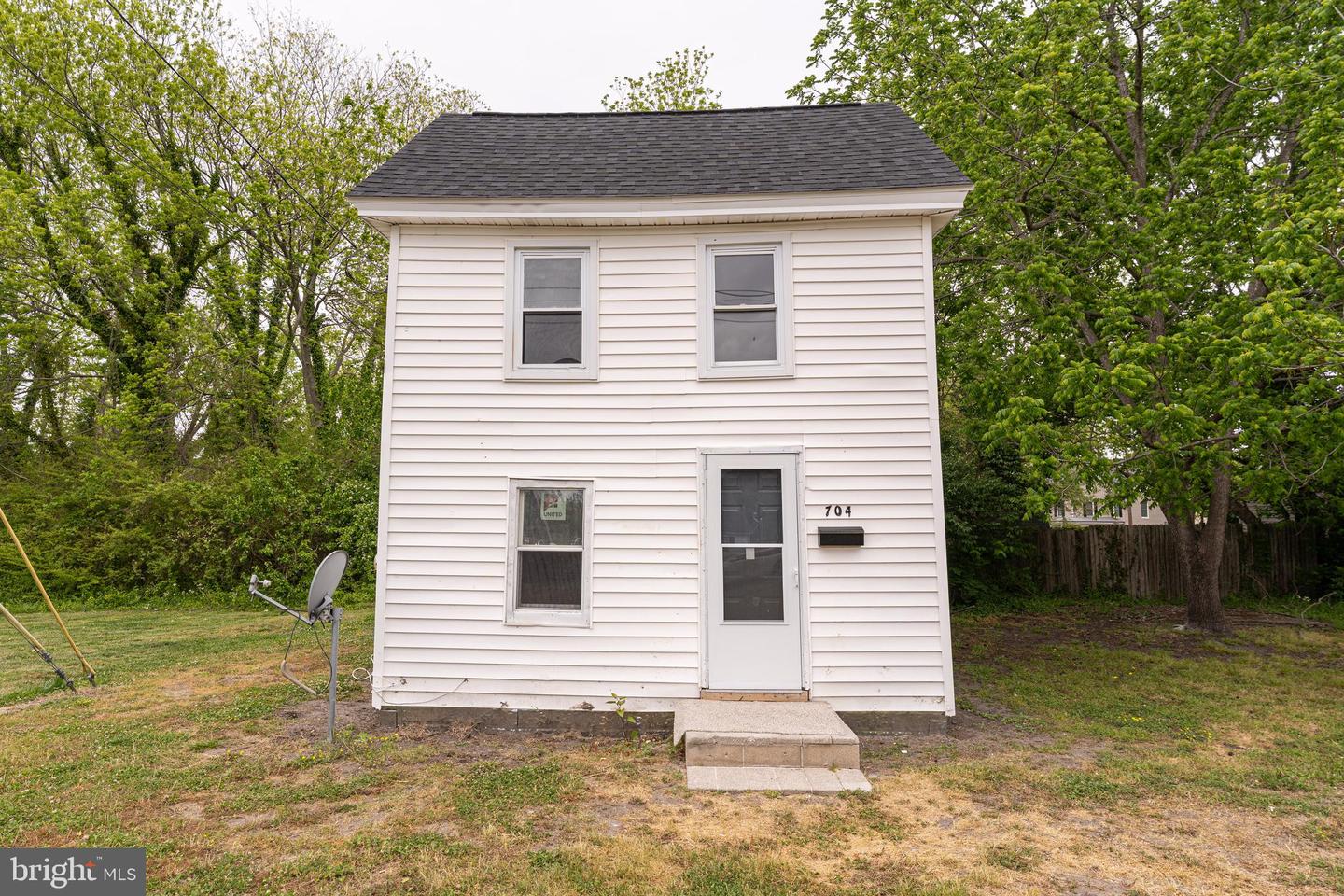 706 5th St Property Photo 1