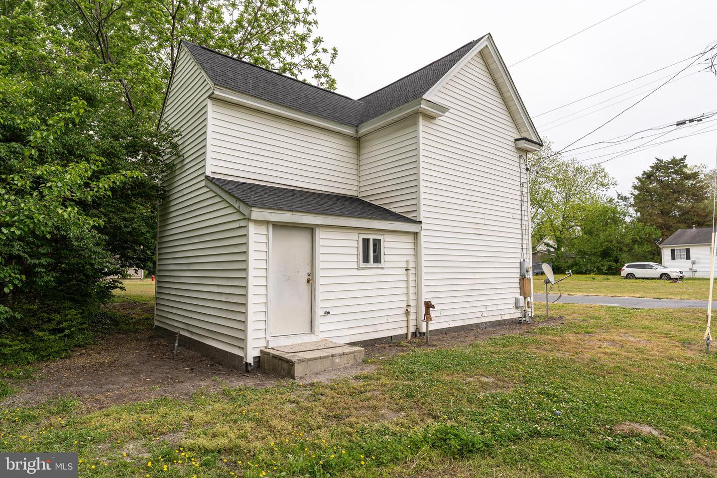 706 5th St Property Photo 2