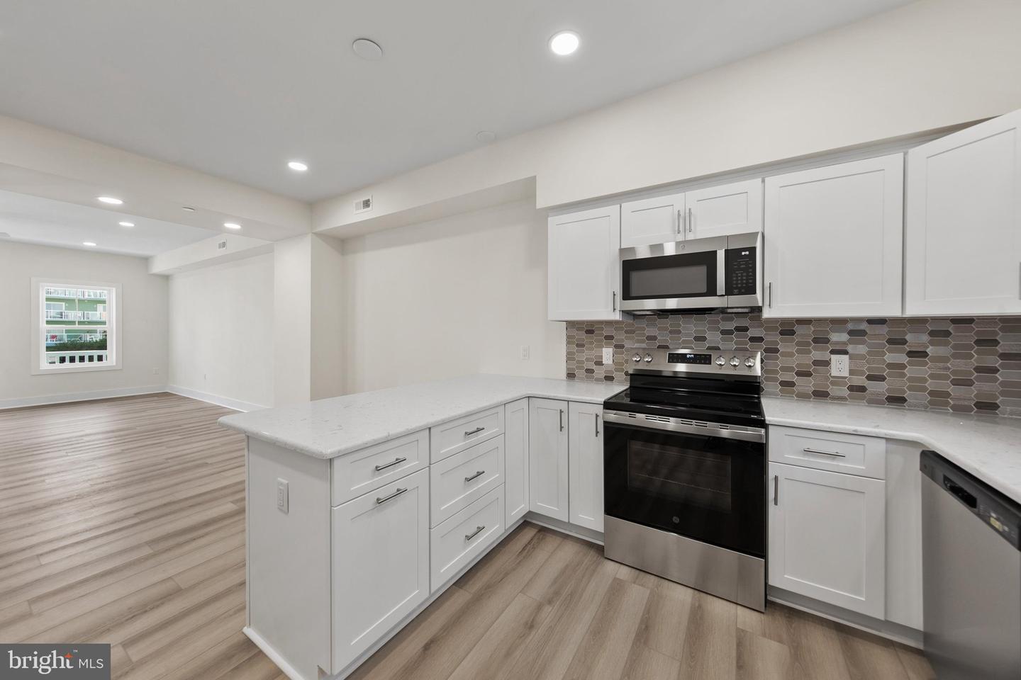 106 75th St #3 Property Photo 19