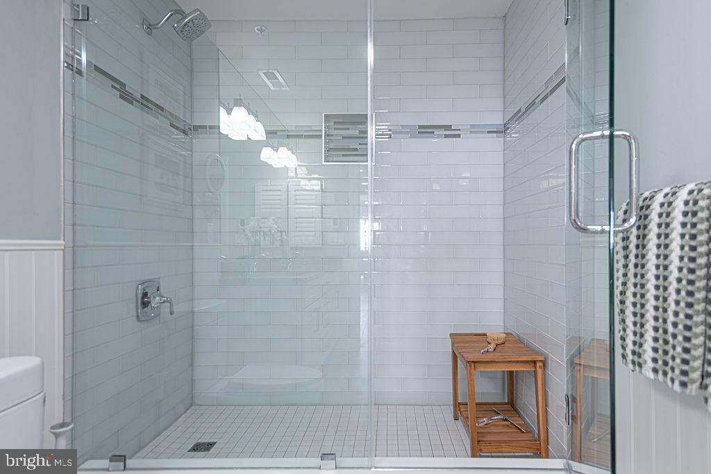 124 75th St #402 Property Photo 10