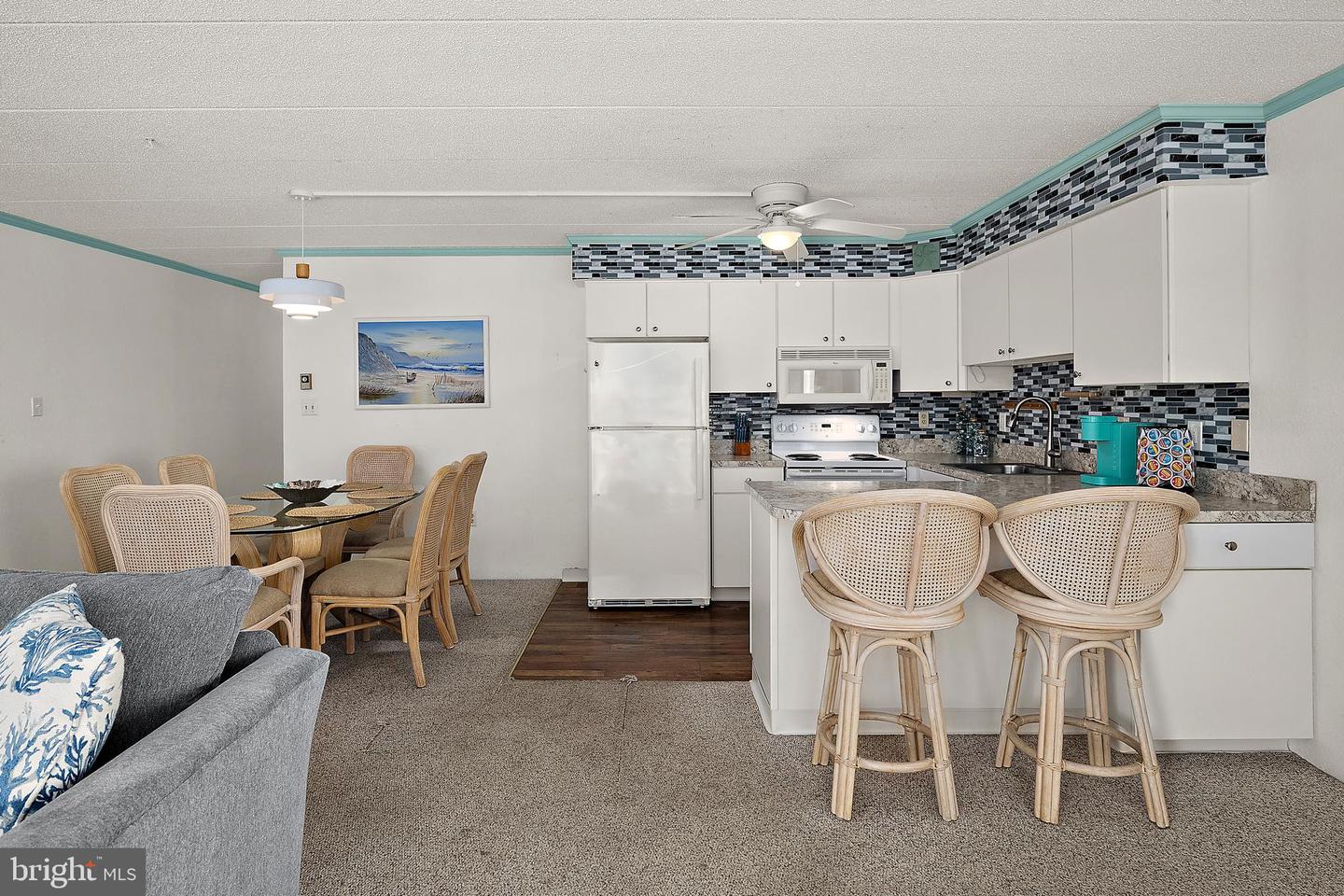 8 35th St #201 Property Photo 15