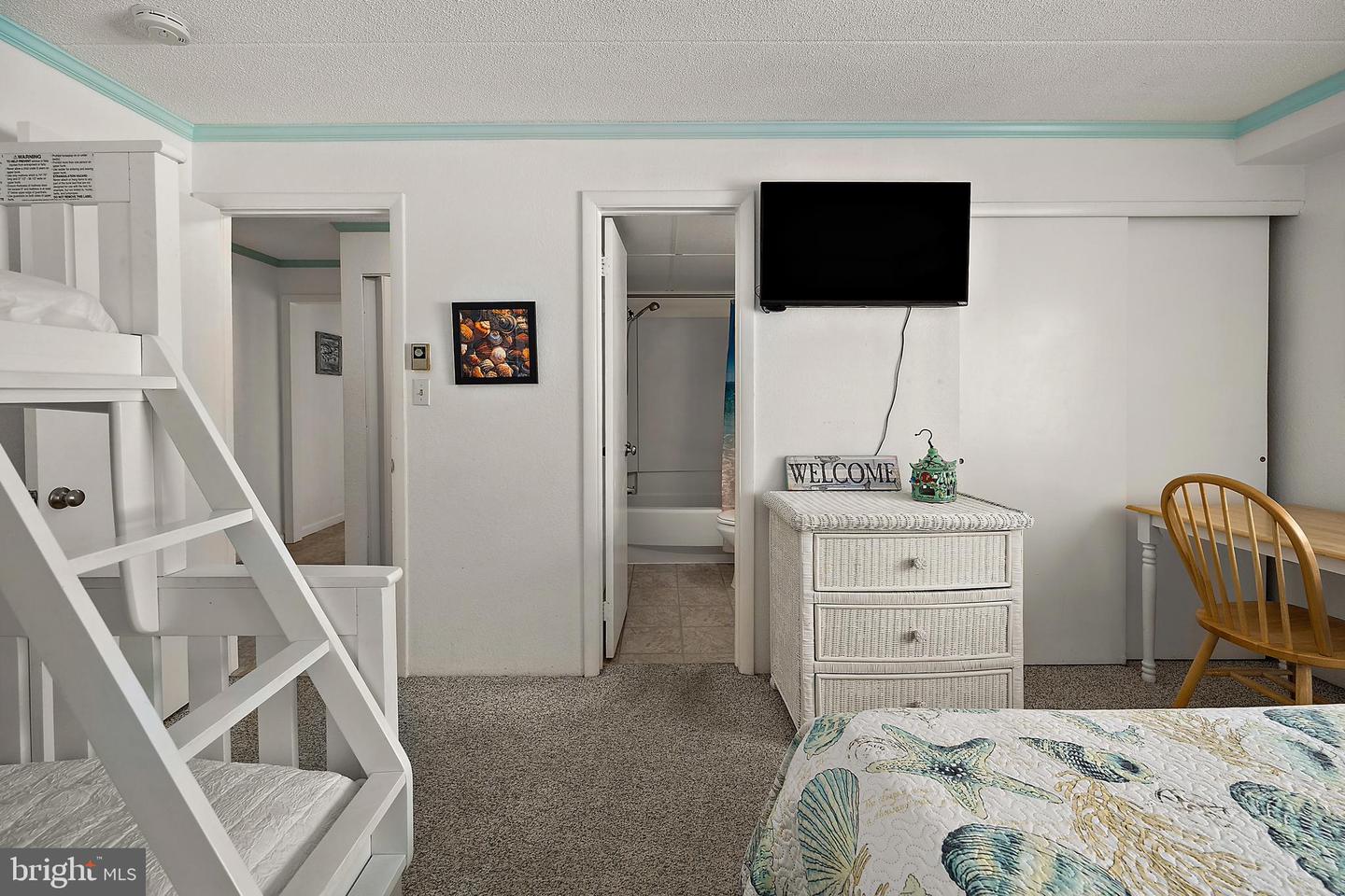 8 35th St #201 Property Photo 46