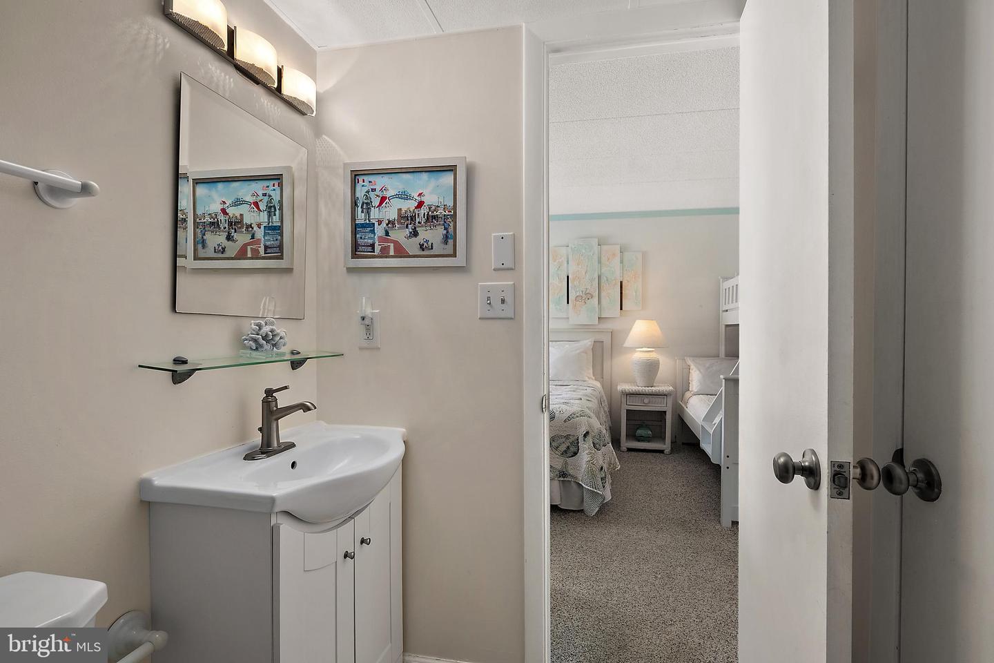 8 35th St #201 Property Photo 48