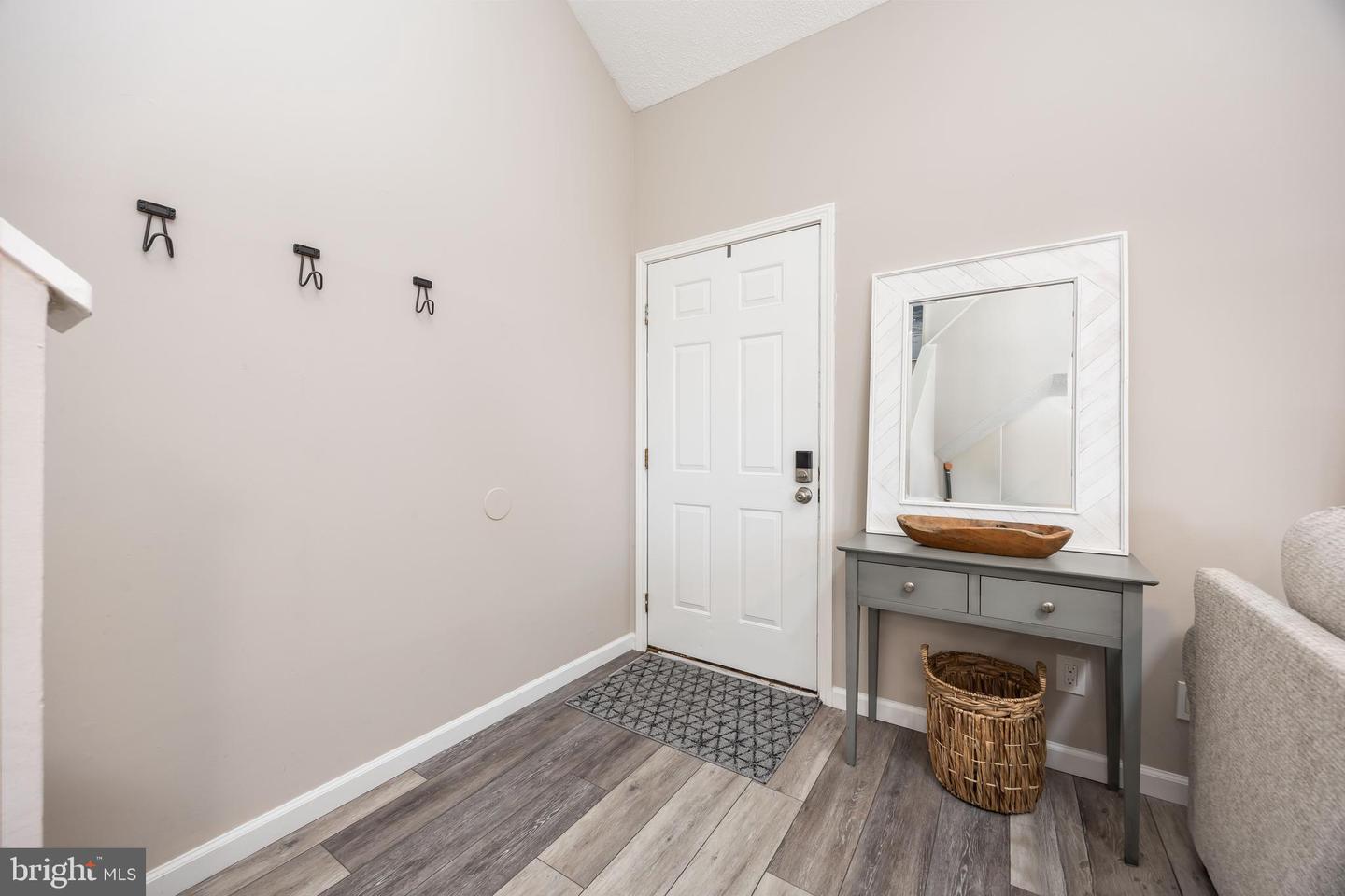 14402 Jarvis Ave #5a Property Photo 7