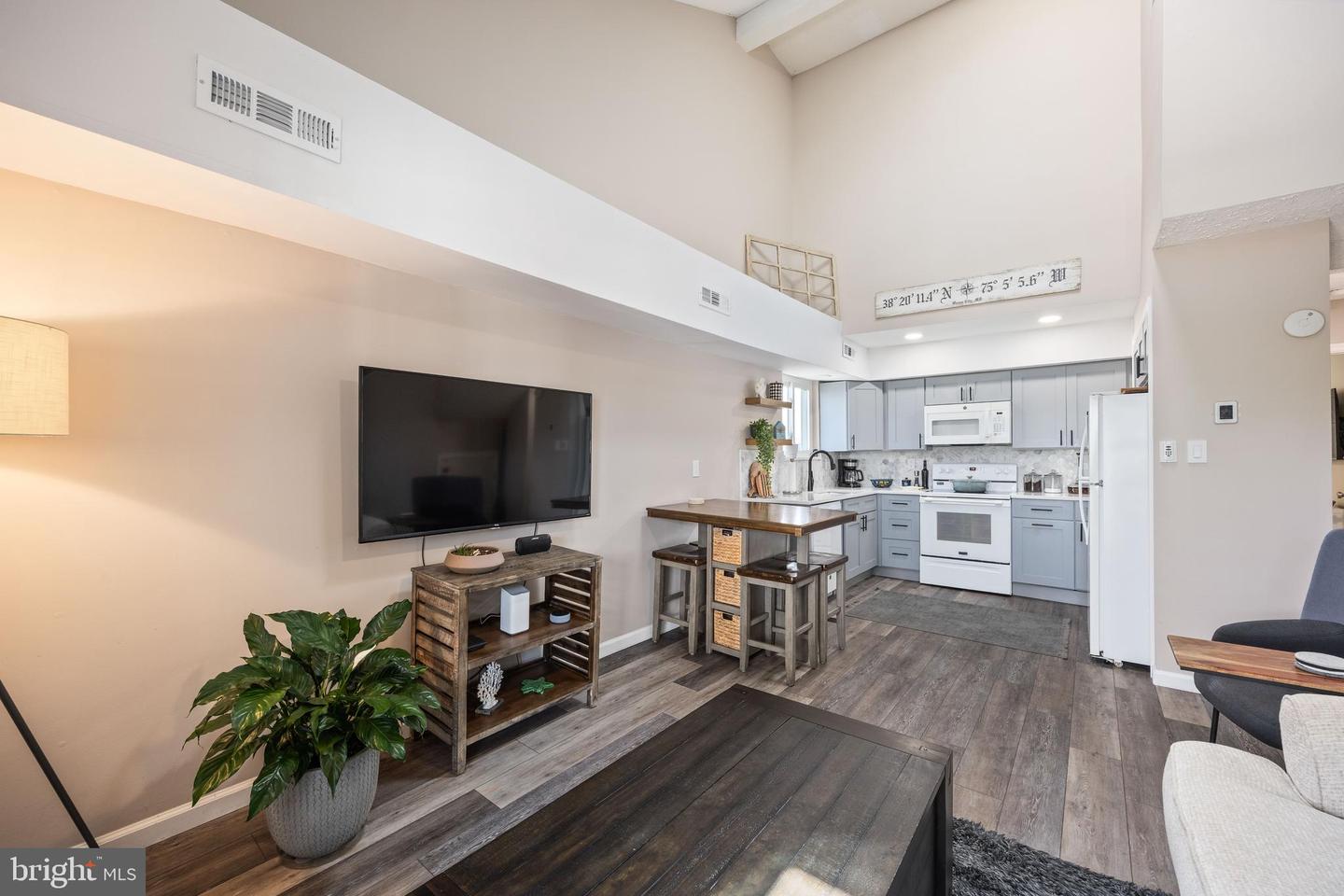 14402 Jarvis Ave #5a Property Photo 12