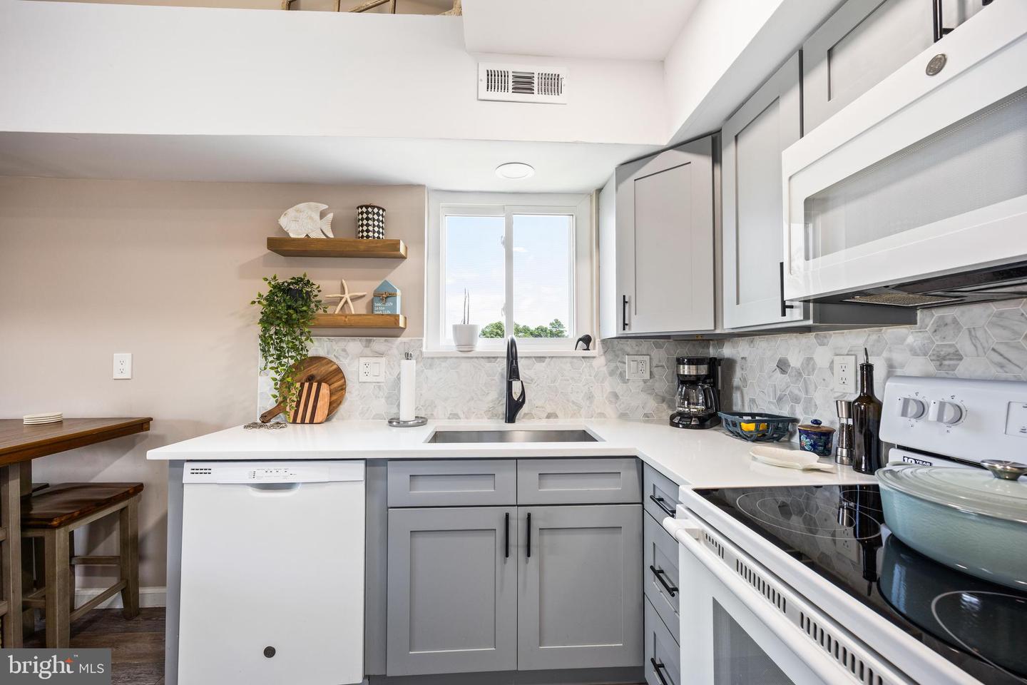 14402 Jarvis Ave #5a Property Photo 17