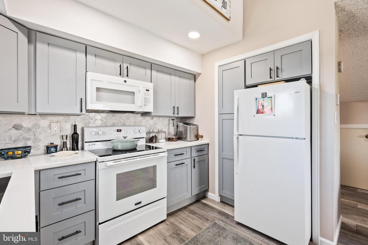 14402 Jarvis Ave #5a Property Photo 19