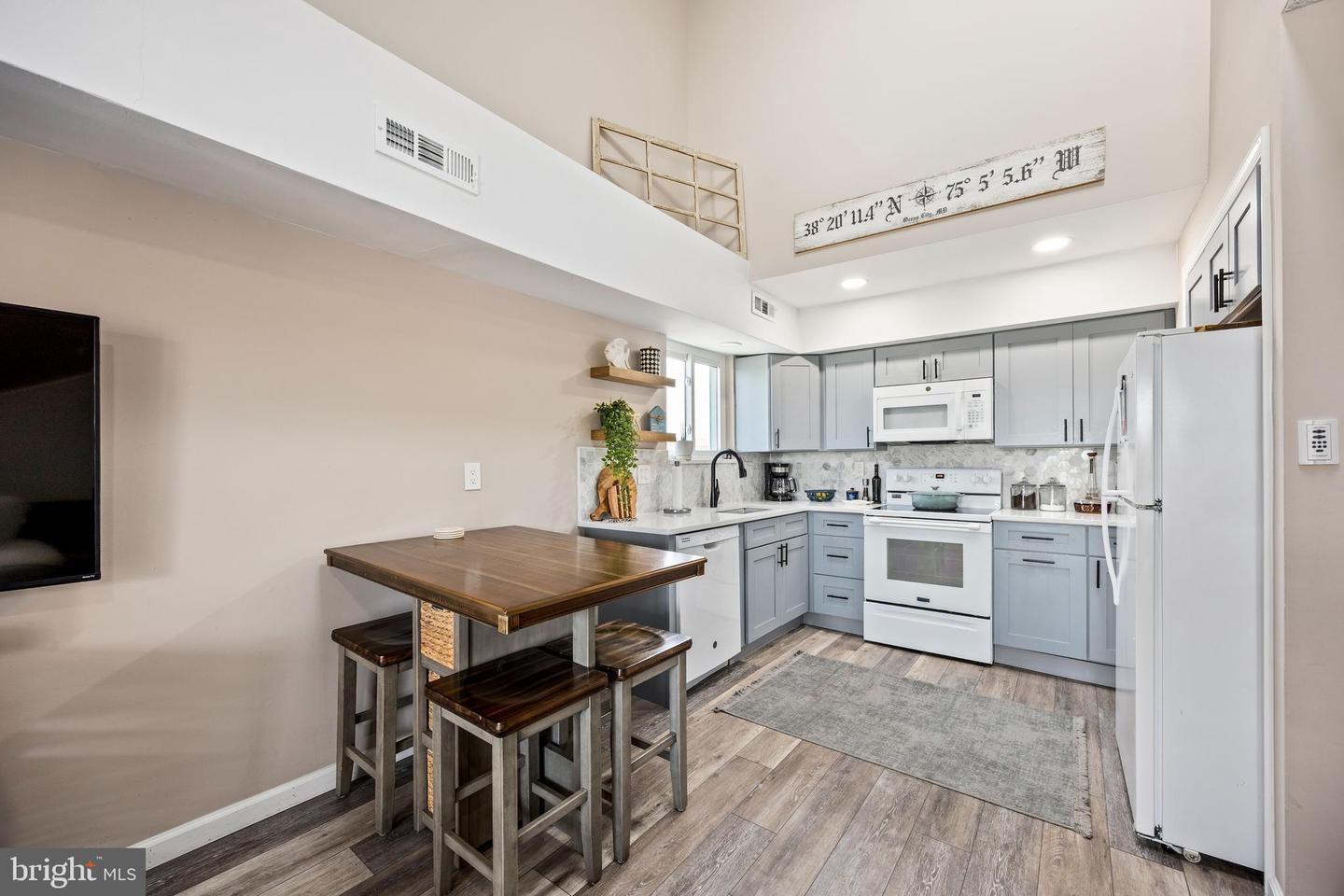 14402 Jarvis Ave #5a Property Photo 21