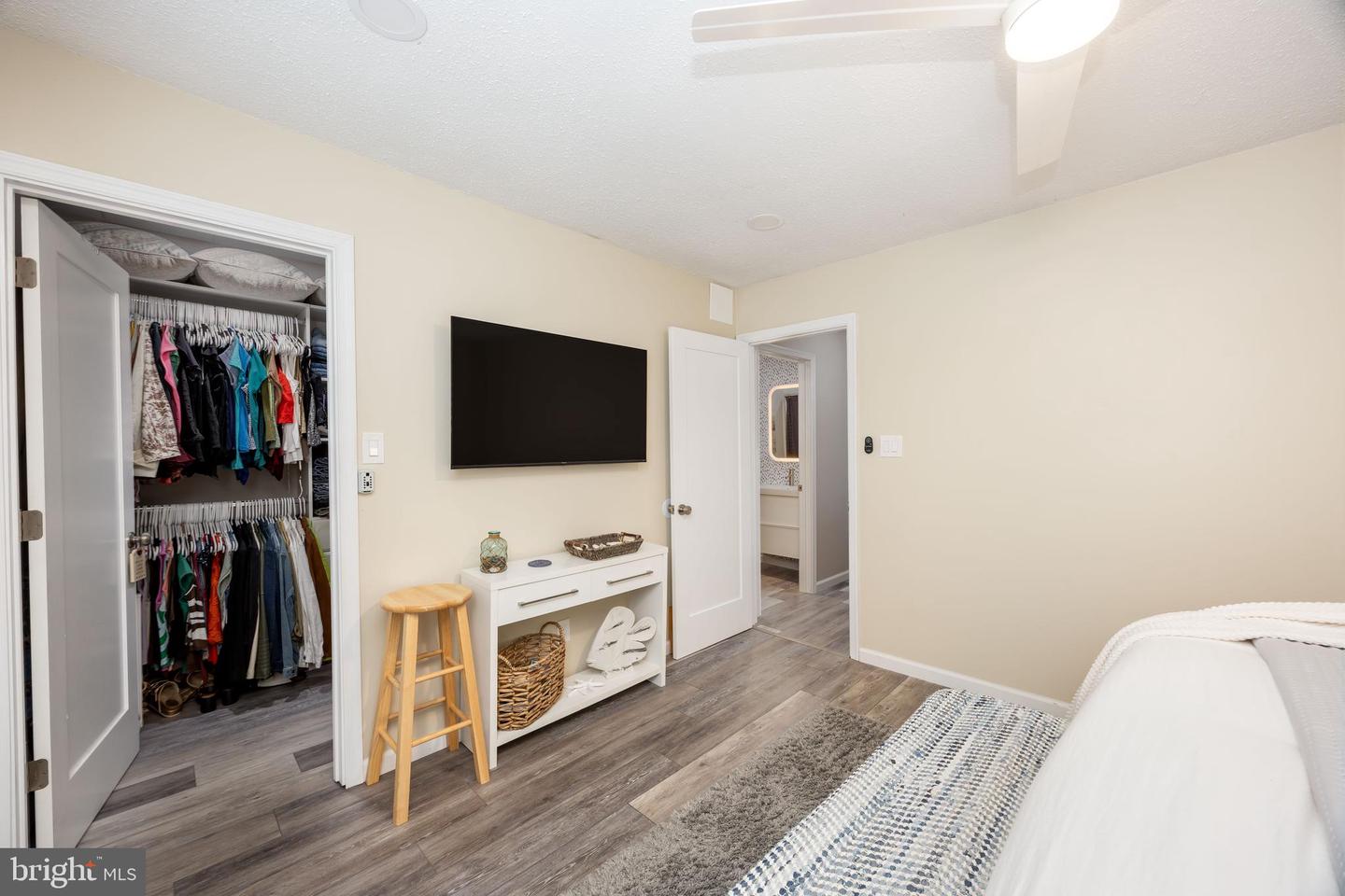 14402 Jarvis Ave #5a Property Photo 27