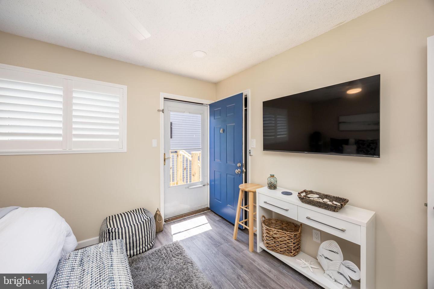 14402 Jarvis Ave #5a Property Photo 29