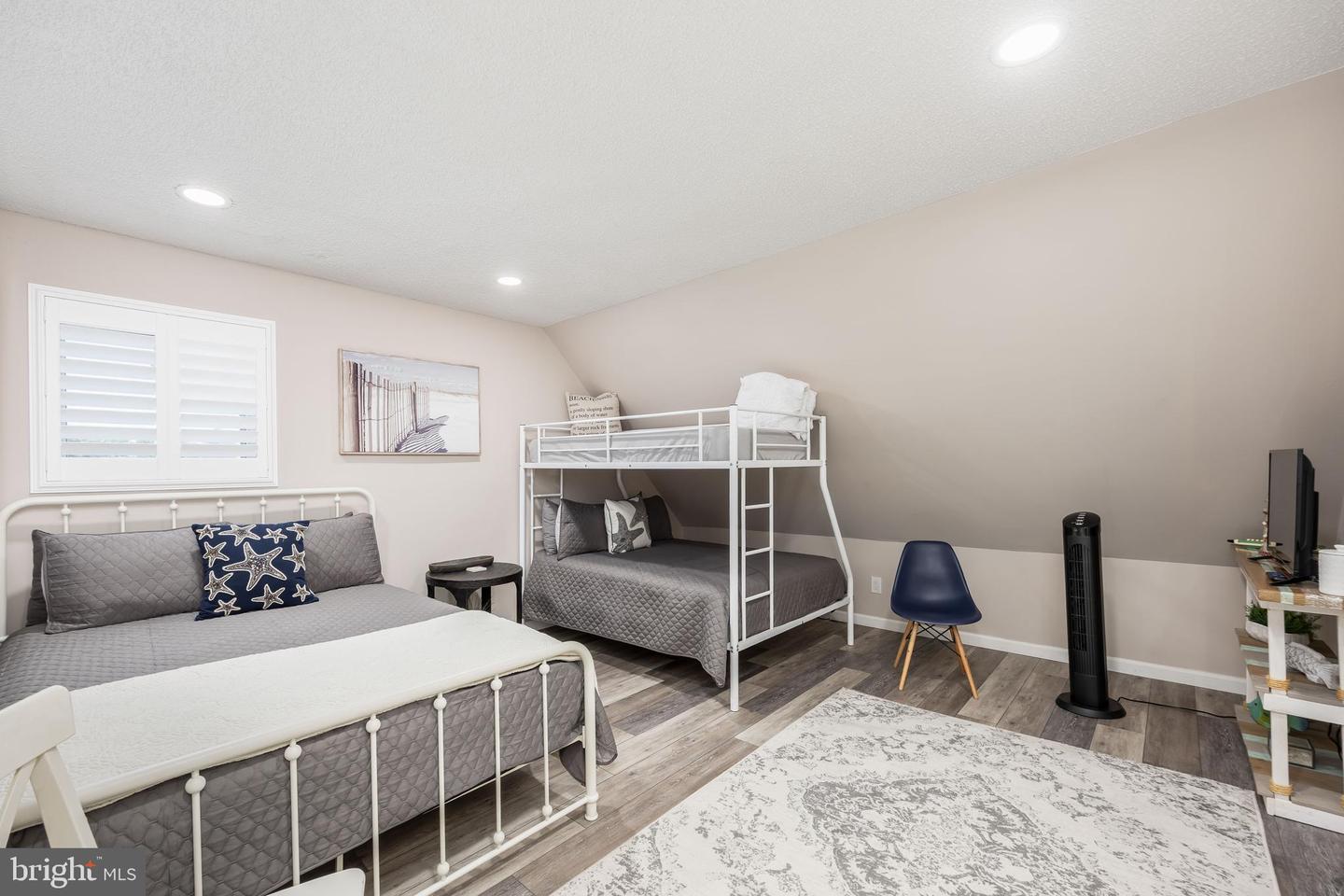 14402 Jarvis Ave #5a Property Photo 37
