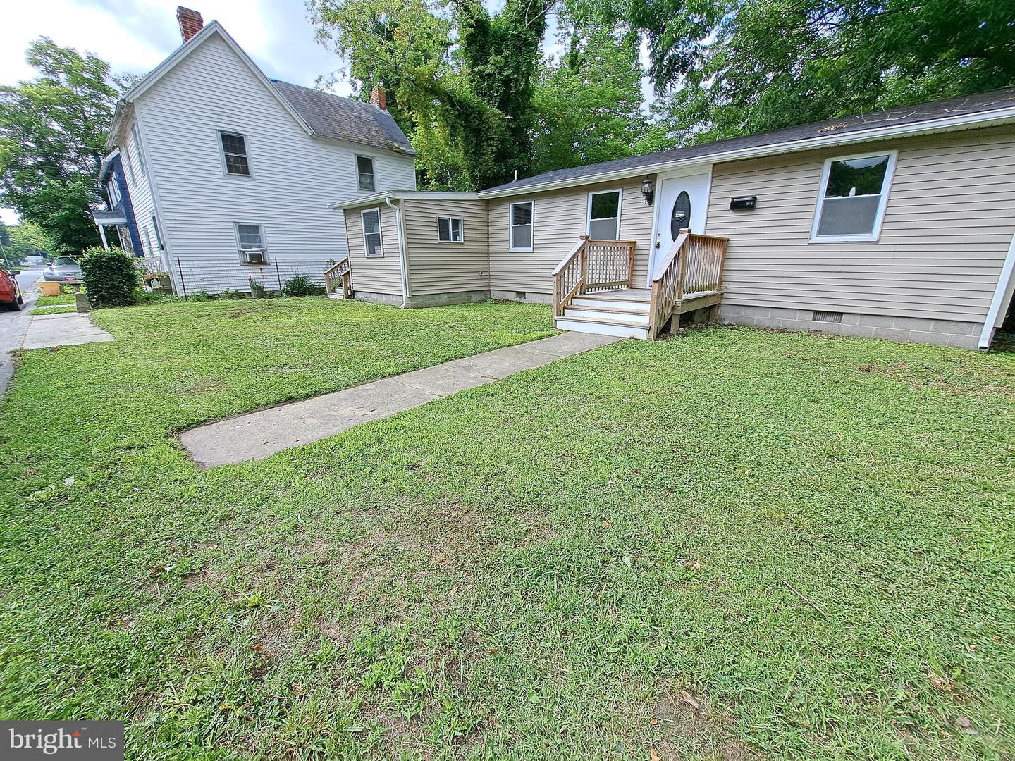 506 Laurel St Property Photo 2