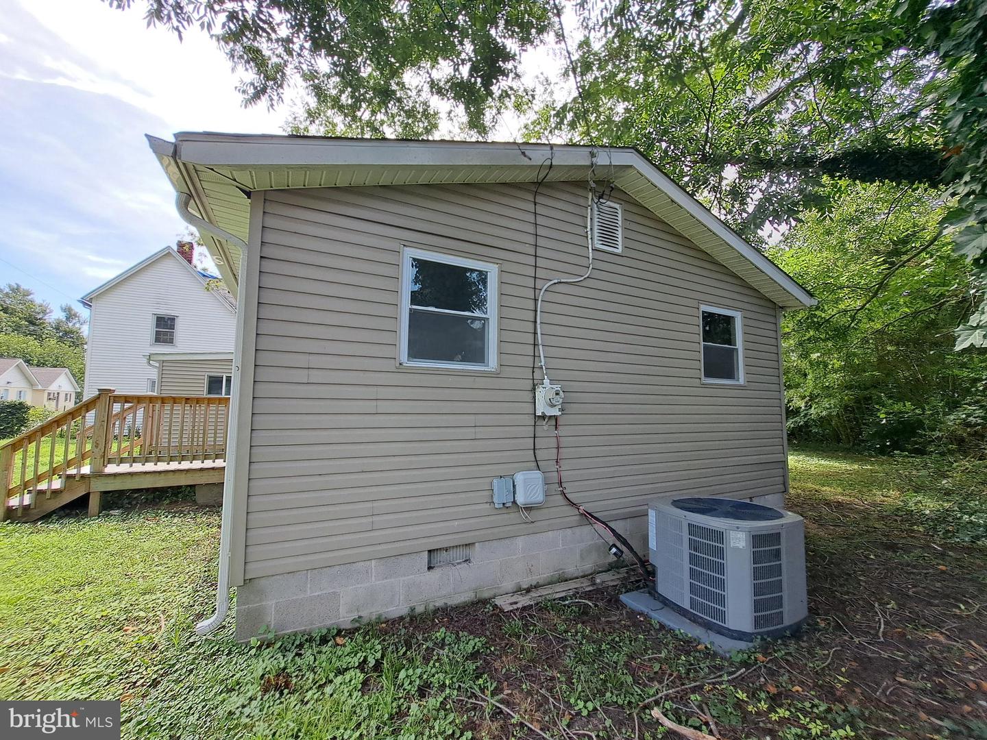506 Laurel St Property Photo 3