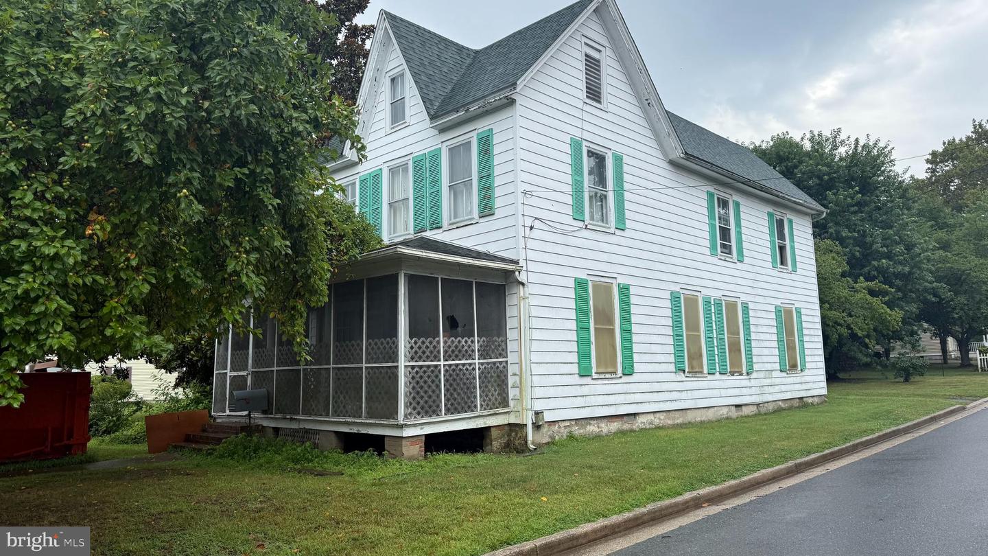 300 S Church St Property Photo 3