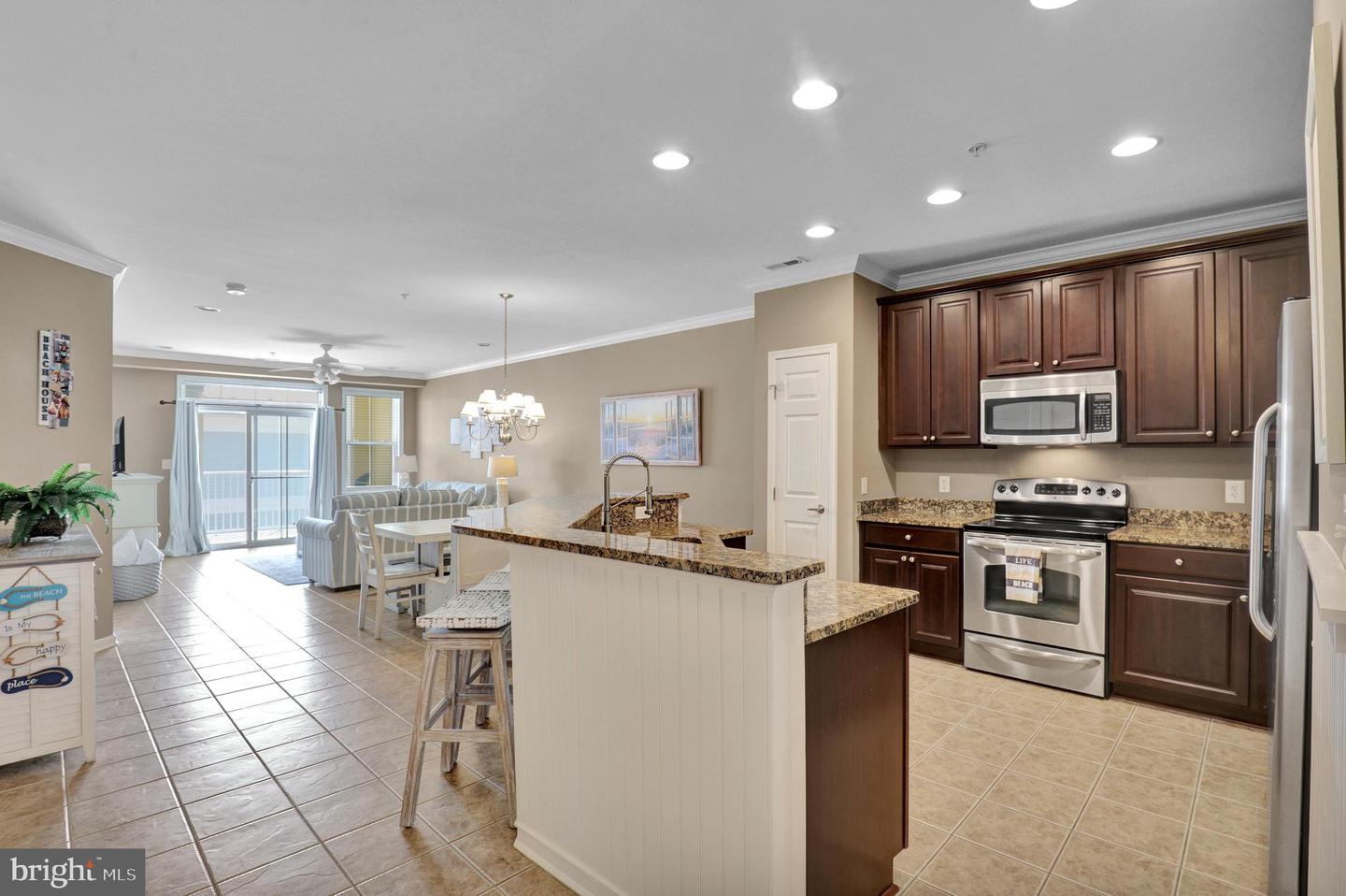 35 Fountain Dr W #lug-av-4d Property Photo 3