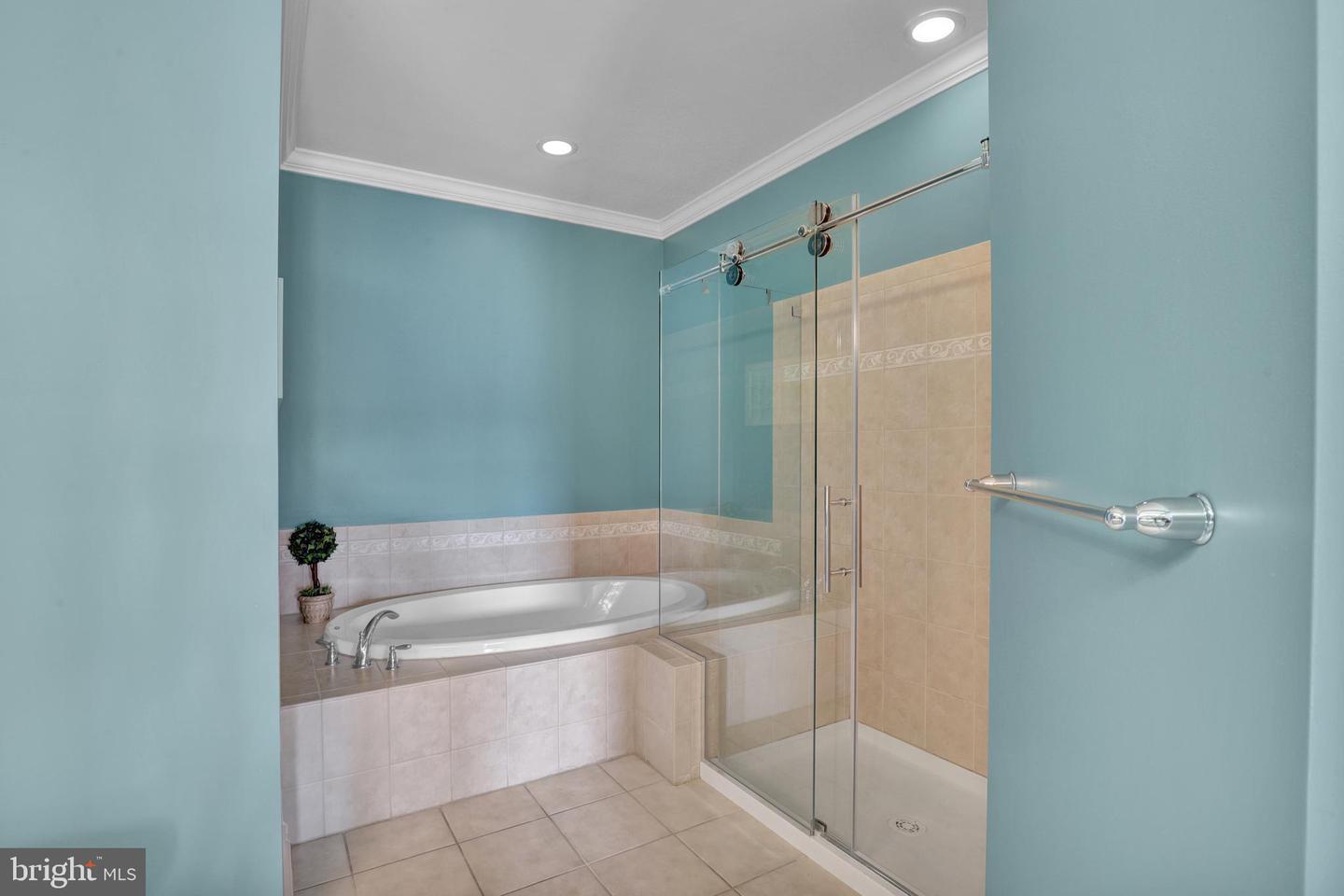 35 Fountain Dr W #lug-av-4d Property Photo 29