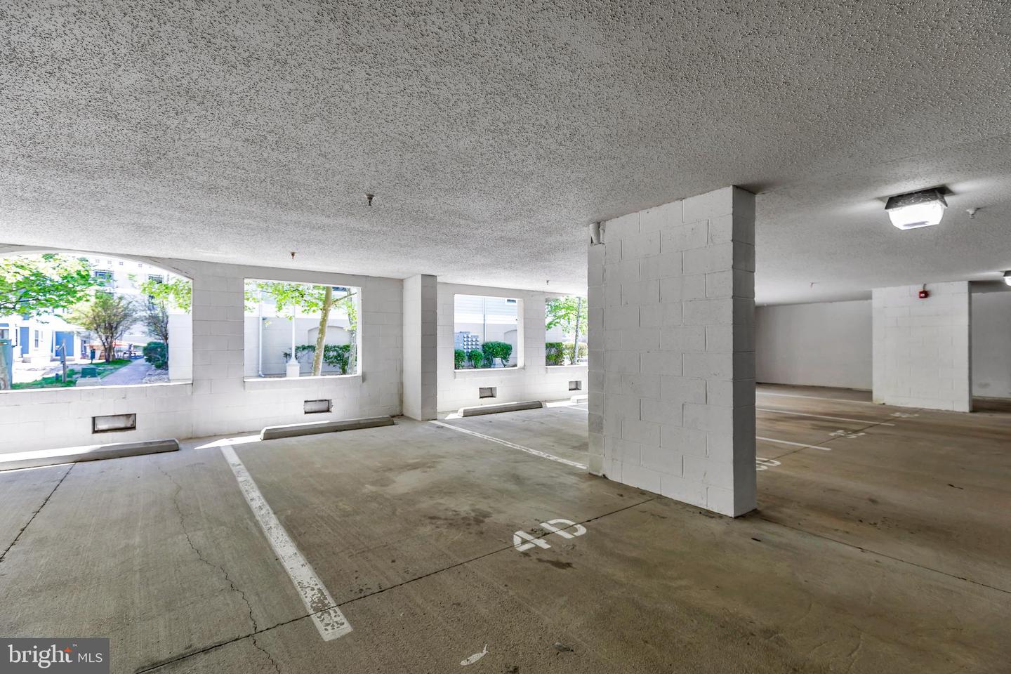 35 Fountain Dr W #lug-av-4d Property Photo 44