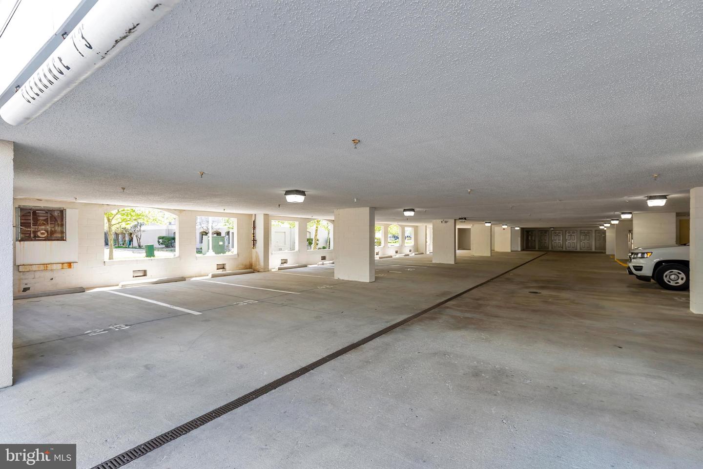 35 Fountain Dr W #lug-av-4d Property Photo 45