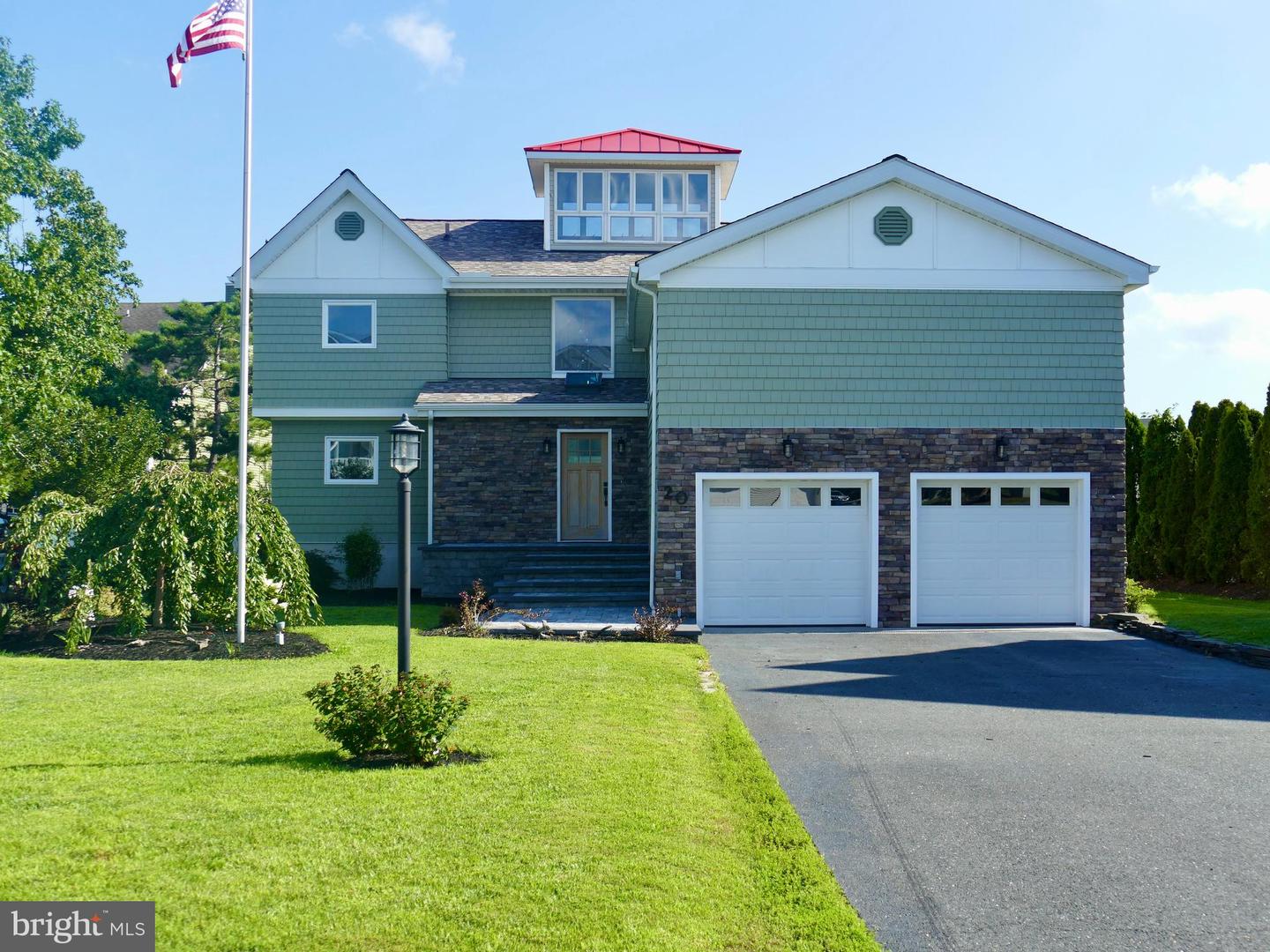 20 E Mallard Dr E Property Photo 3
