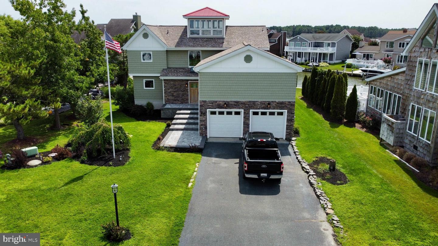 20 E Mallard Dr E Property Photo 3