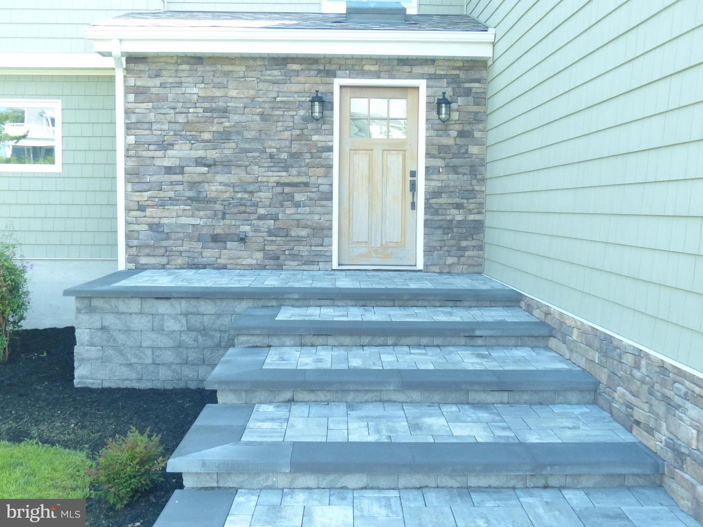 20 E Mallard Dr E Property Photo 4