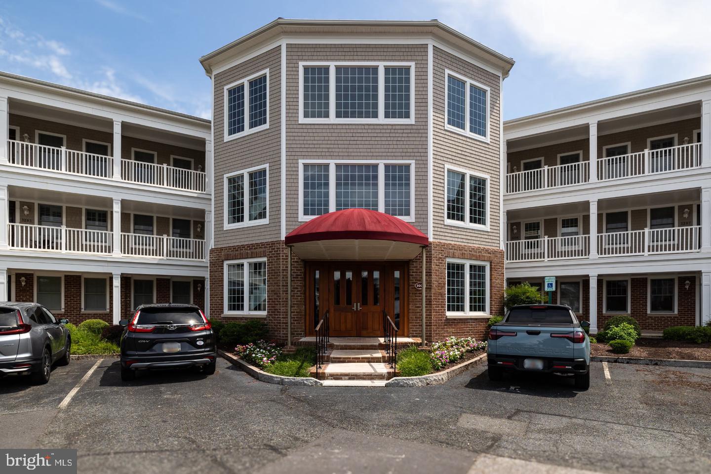3208 Points Reach #3208 Property Photo 1