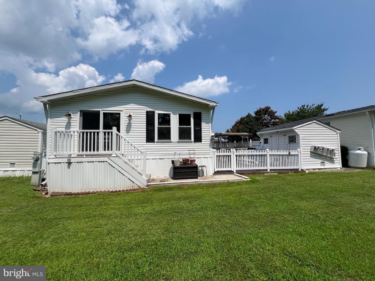 8220 Skipjack Dr Property Photo 1