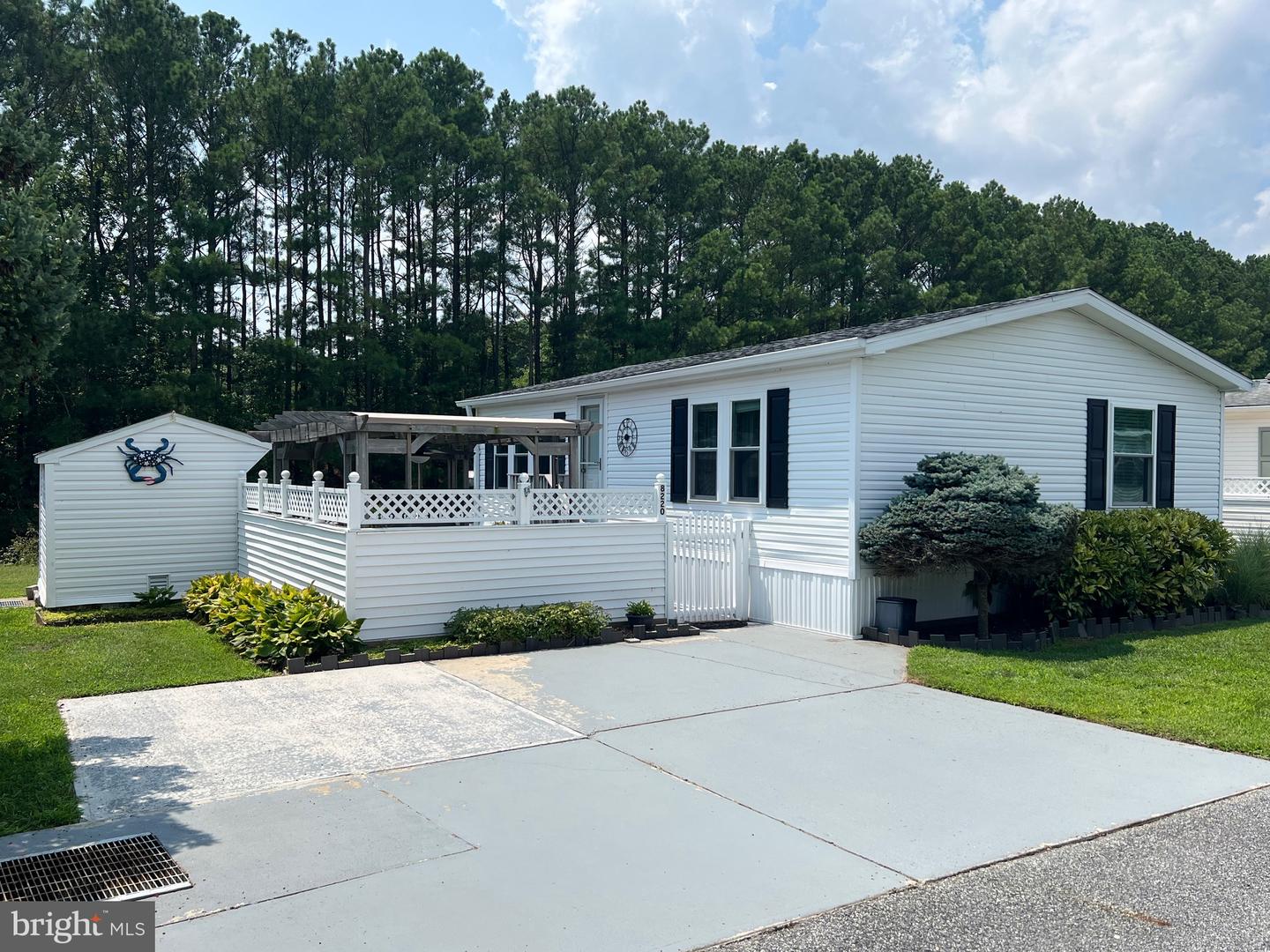 8220 Skipjack Dr Property Photo 3