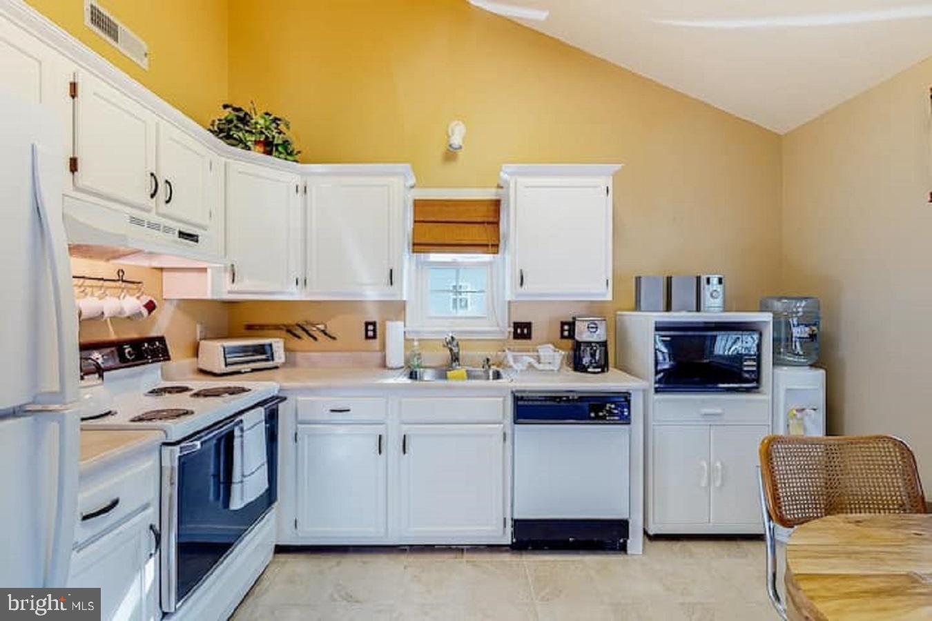 504 Seaweed Ln #a Property Photo 8