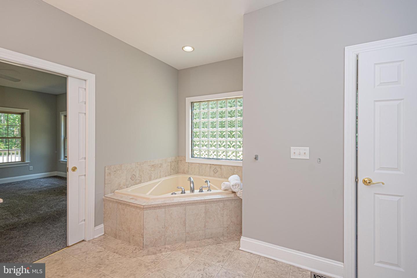 9005 Horseshoe Ln Property Photo 37