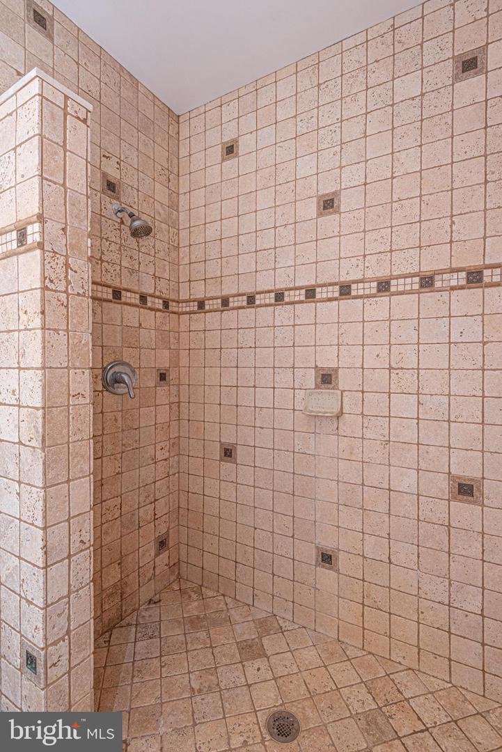 9005 Horseshoe Ln Property Photo 73
