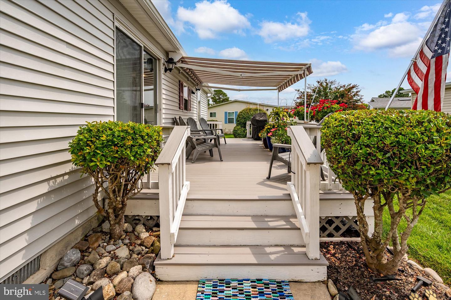 7 Fishermans Dr Property Photo 3