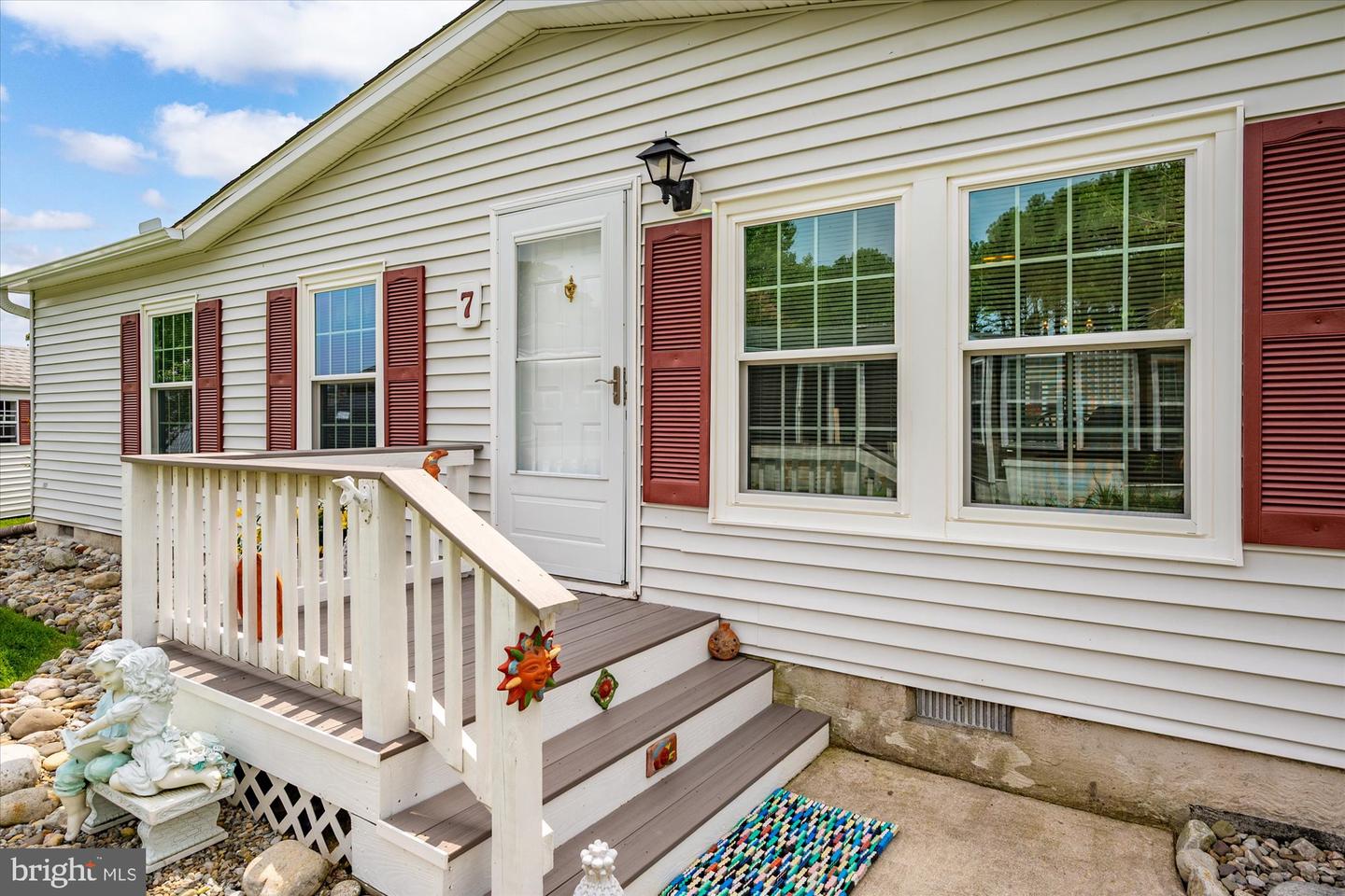 7 Fishermans Dr Property Photo 4
