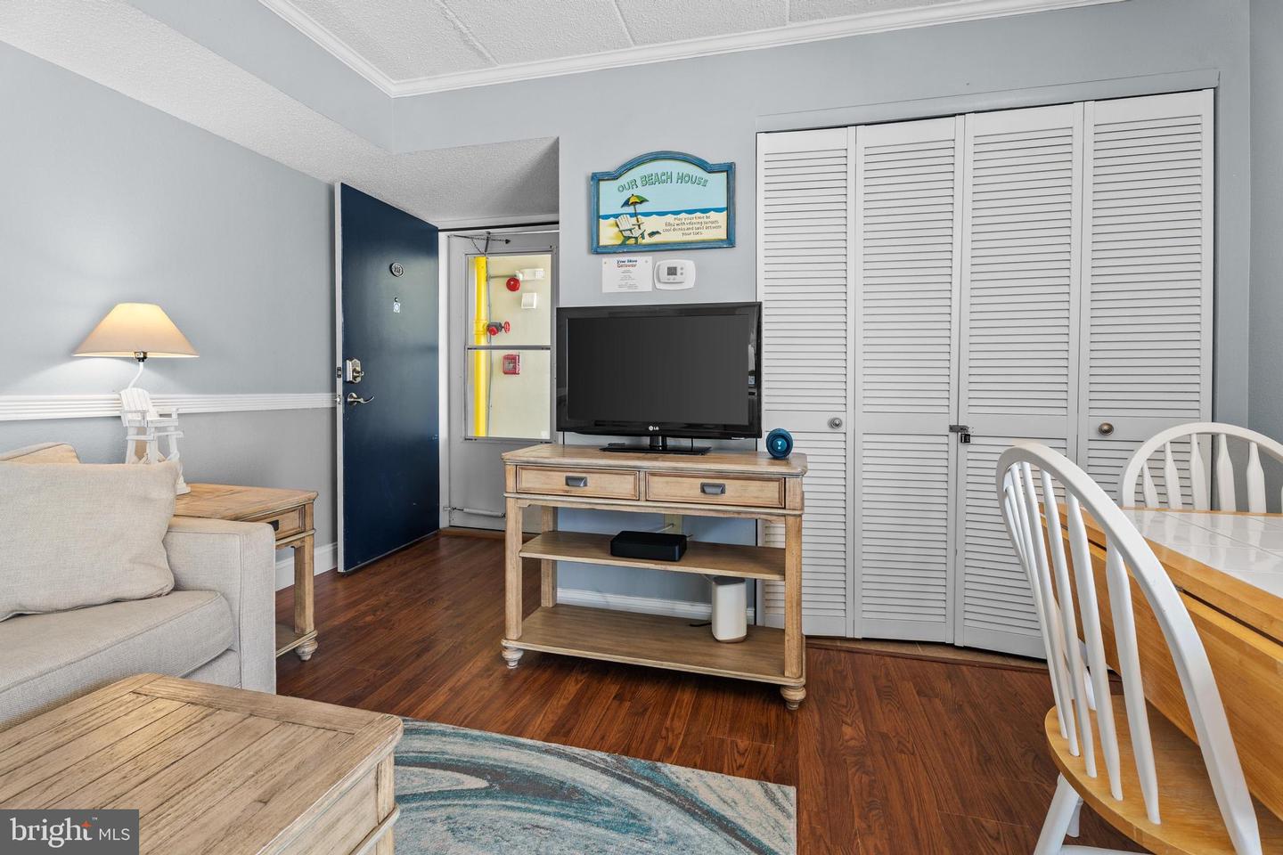 6 74th St #302 Property Photo 8