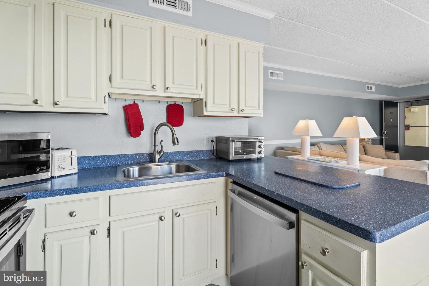 6 74th St #302 Property Photo 12