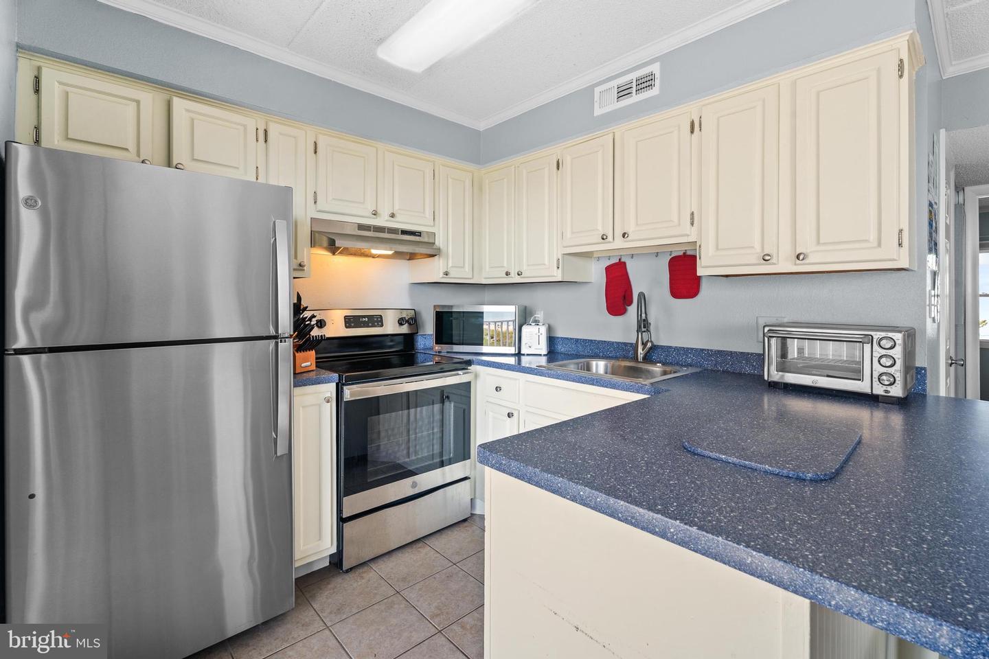6 74th St #302 Property Photo 14