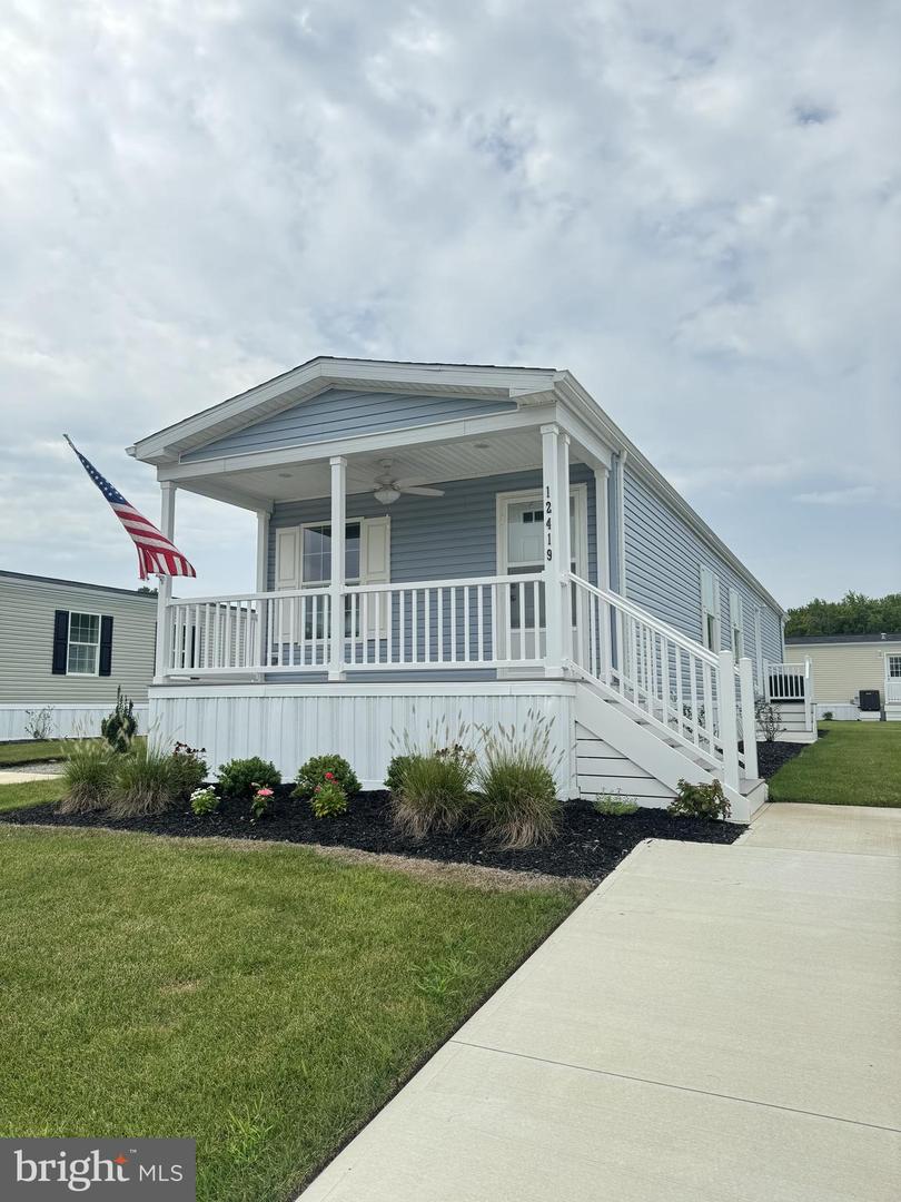 12419 Beach Life Ln Property Photo 1