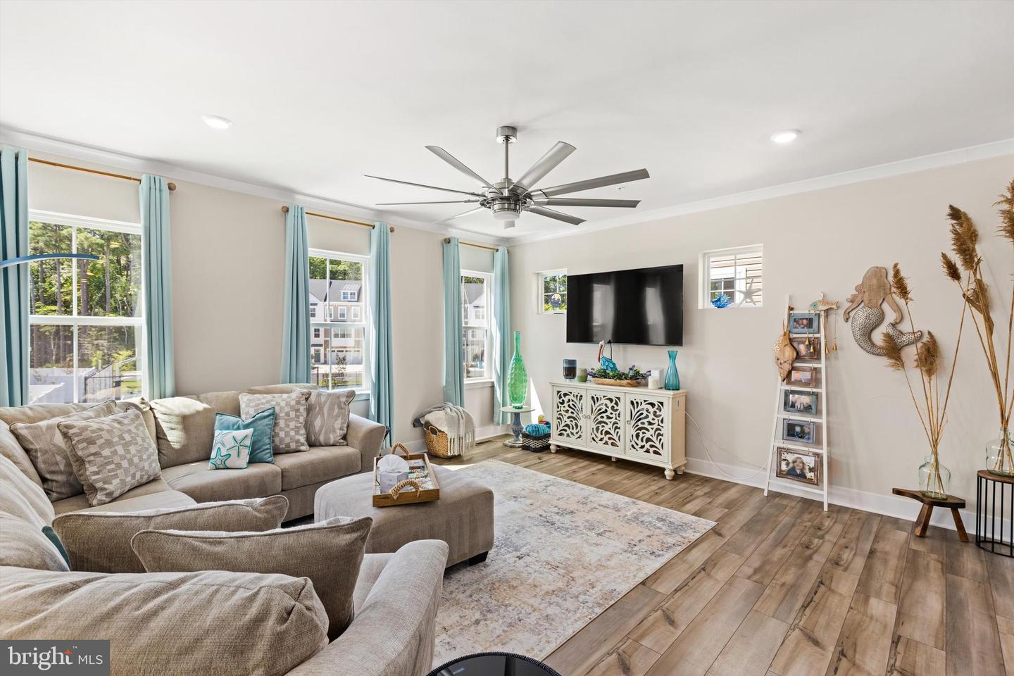 12394 Sea Oaks Ln Property Photo 8