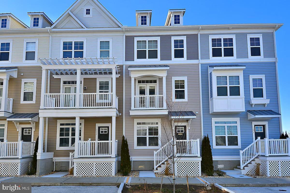 109 70th St #d Property Photo 1
