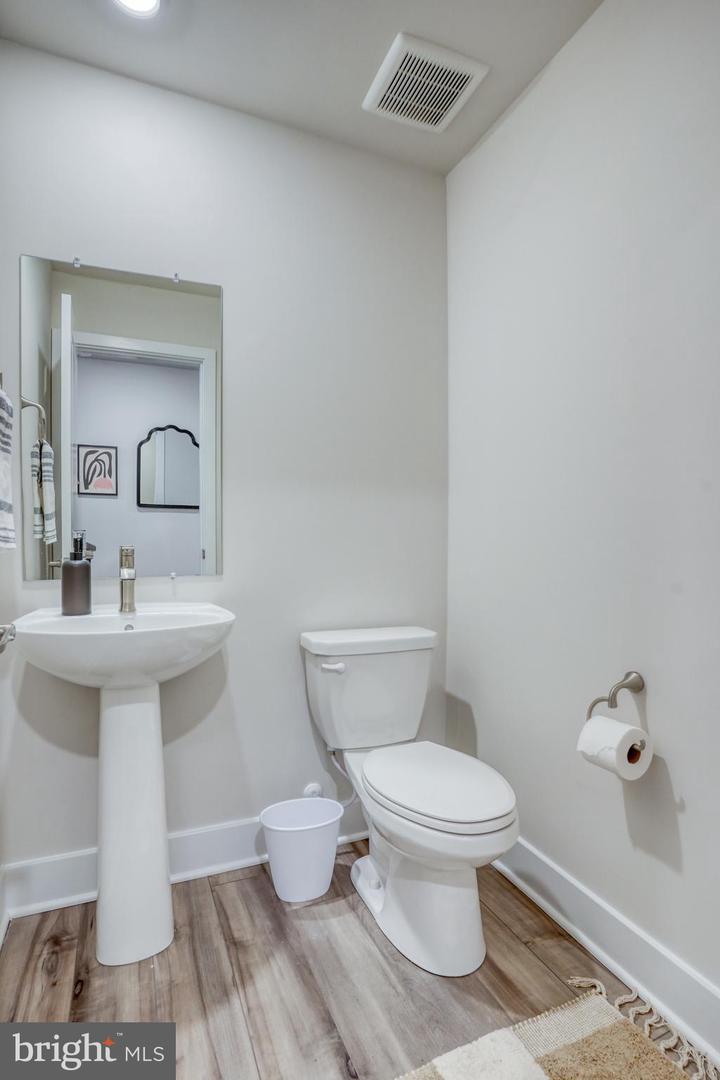 14304 Sinepuxent Ave #g Property Photo 8