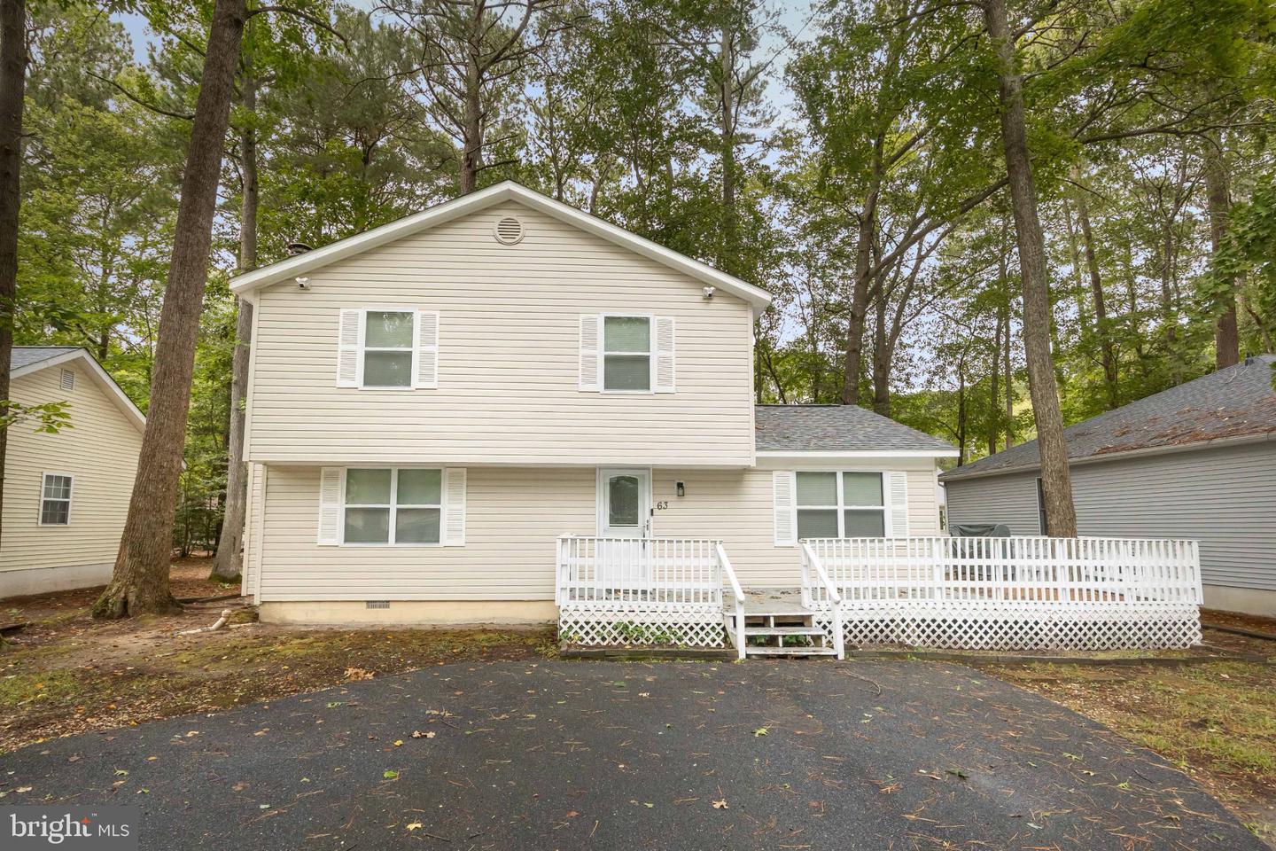 63 NEWPORT DR Property Photo 1