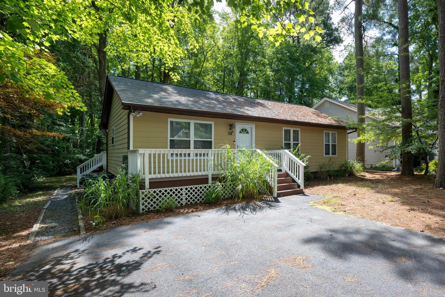 38 Fairway Ln Property Photo 3