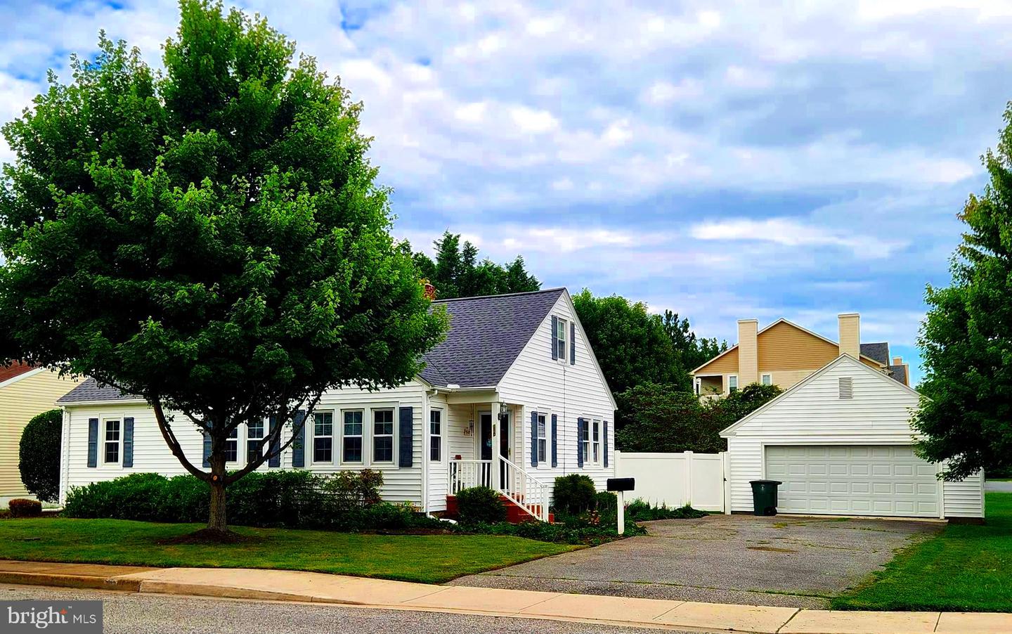330 WILLIAMS ST Property Photo 1