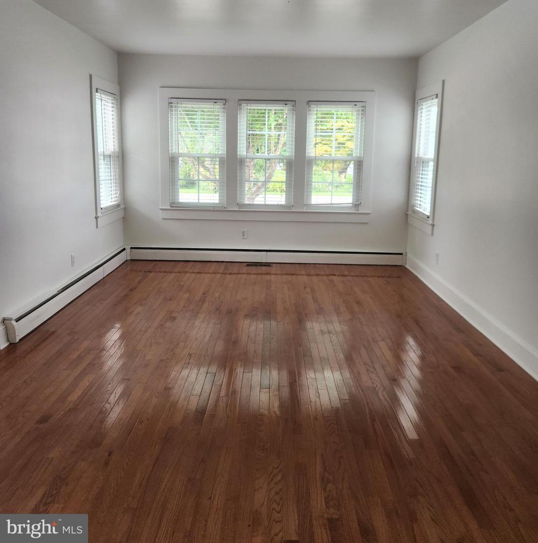 330 Williams St Property Photo 6