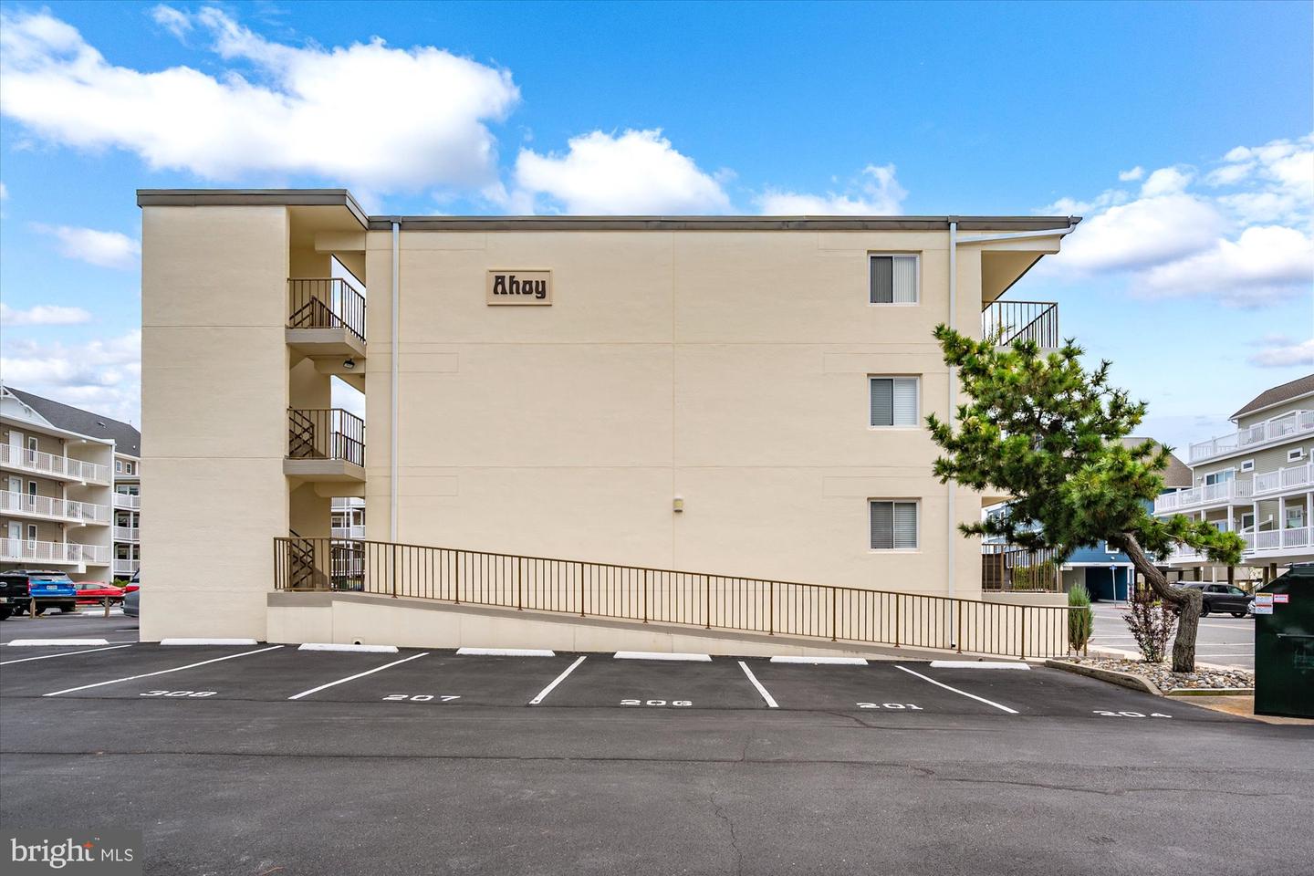 2 137th St #203 Property Photo 37