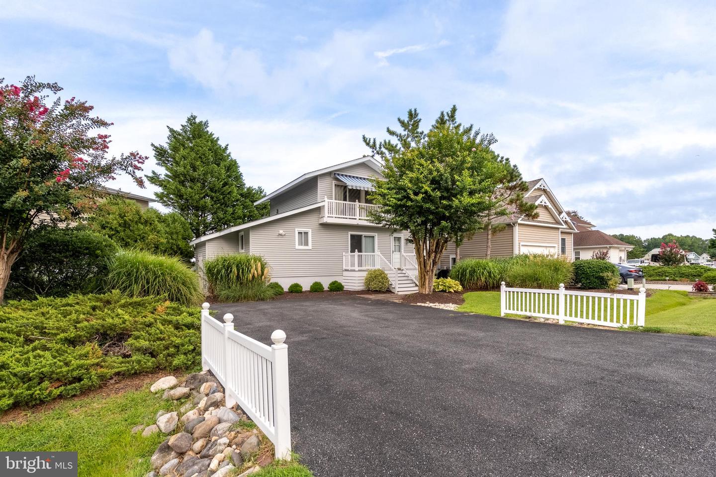 6 Harborview Dr Property Photo 2
