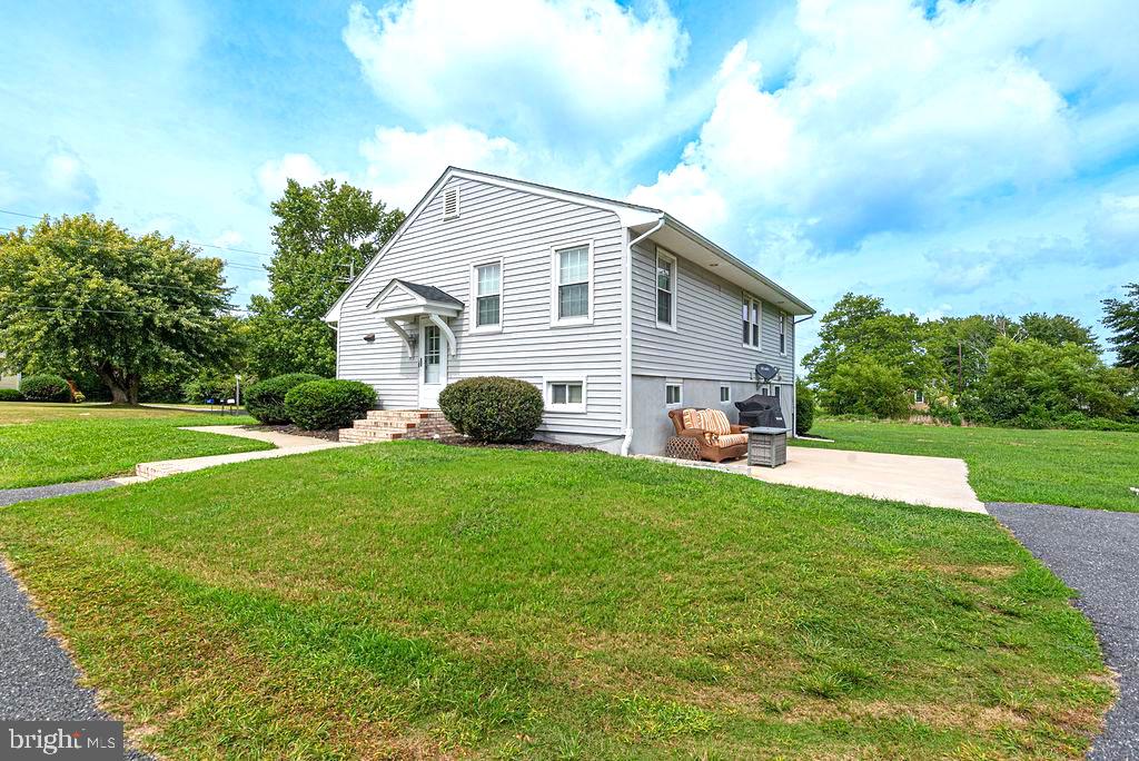 10614 Flower St Property Photo 3