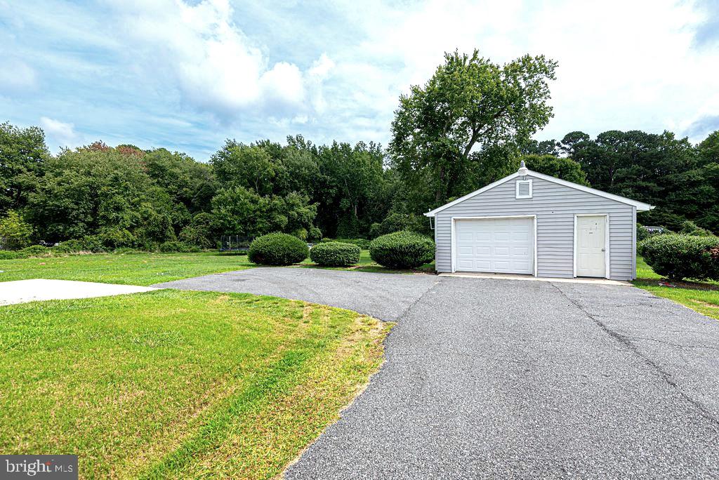 10614 Flower St Property Photo 4