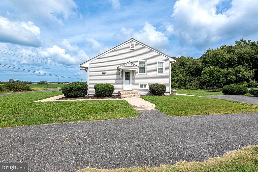 10614 Flower St Property Photo 5