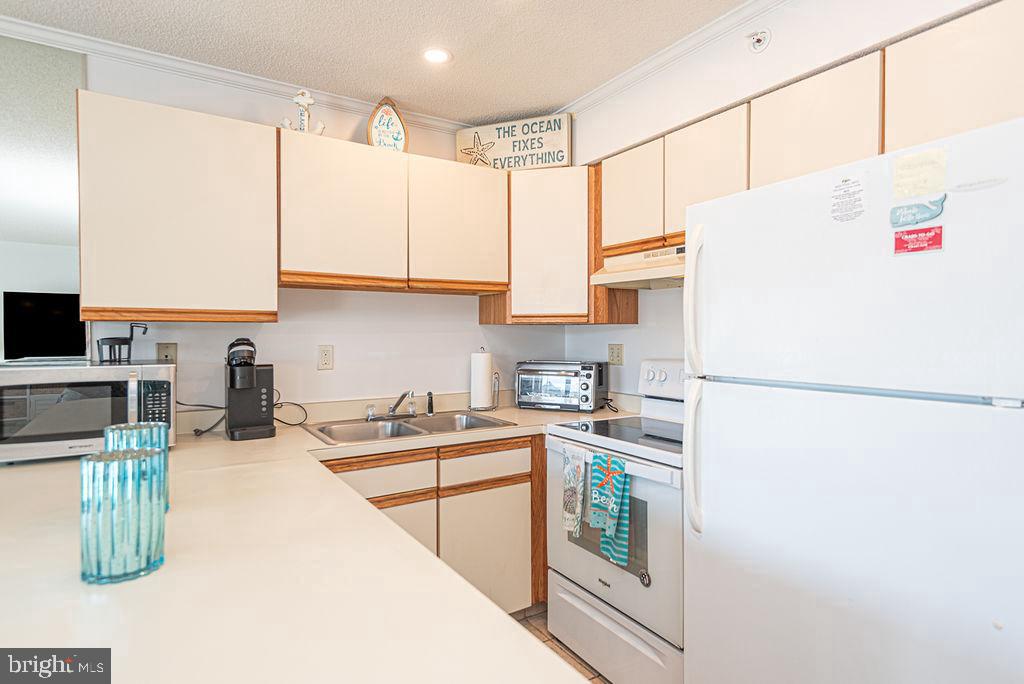 12 63rd St #205 Property Photo 12